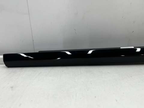 Listwa BMW 4 G22 Coupe M4 G82 20r.- lewa przednia uszczelka drzwi zgarniająca Shadowline zewnętrzna 7482749