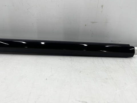 Listwa BMW 4 G22 Coupe M4 G82 20r.- lewa przednia uszczelka drzwi zgarniająca Shadowline zewnętrzna 7482749