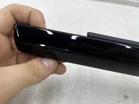 Listwa BMW 4 G22 Coupe M4 G82 20r.- lewa przednia uszczelka drzwi zgarniająca Shadowline zewnętrzna 7482749
