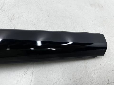 Listwa BMW 4 G22 Coupe M4 G82 20r.- lewa przednia uszczelka drzwi zgarniająca Shadowline zewnętrzna 7482749