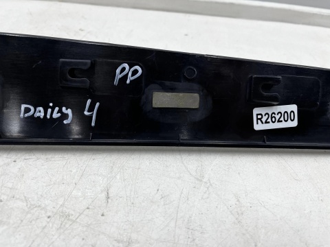 Listwa Iveco Daily 4 IV 2014r.- prawa przednia GÓRNA nakładka ramki drzwi maskownica prawy przód 5801627261 5801529602