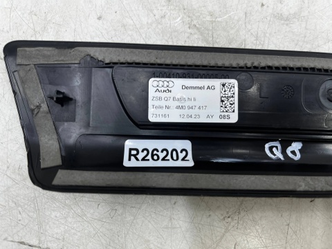 Nakładka progu Audi Q8 Audi Q7 II 4m 18r.- lewa tylna wewnętrzna listwa progowa LED podświetlana oryginalna 4m0947417