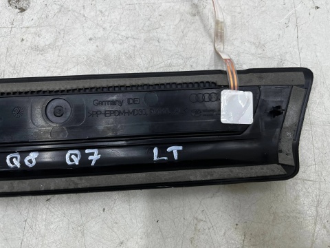 Nakładka progu Audi Q8 Audi Q7 II 4m 18r.- lewa tylna wewnętrzna listwa progowa LED podświetlana oryginalna 4m0947417