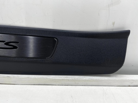 Nakładka progu Porsche 911 992 Targa 4 GTS 19r.- lewa wewnętrzna listwa progowa SATYNA oryginalna 992853491