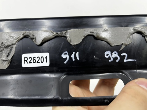 Nakładka progu Porsche 911 992 Targa 4 GTS 19r.- lewa wewnętrzna listwa progowa SATYNA oryginalna 992853491