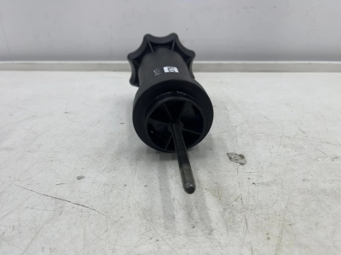 Mocowanie koła zapasowego Audi A8 D3 02-10r. śruba koła oryginalna 4E0803899K