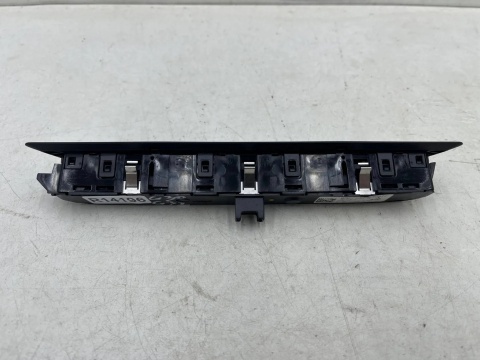 Przełącznik BMW 5 G30 G31 17-24r. przycisk pamięci fotela pasażera 18347910