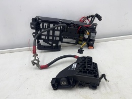 Skrzynka bezpieczników Audi A8 D3 02-10r. mocowanie bezpieczników 4e0971845
