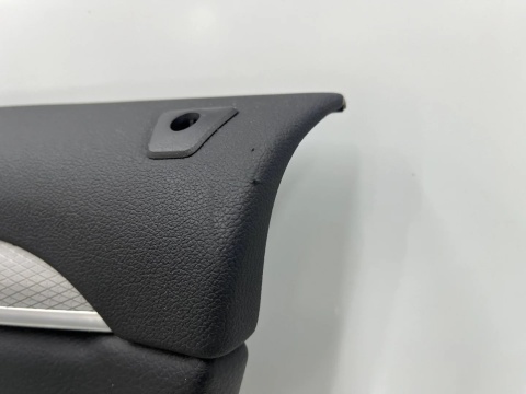 Tapicerka BMW 5 G30 G31 17-24r. prawy przedni boczek drzwi przód tył dekor aluminiowy 2844127