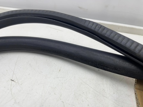 Uszczelka Audi A8 D3 02-10r. guma lewych przednich drzwi kierowcy 4e0831721f