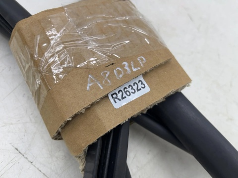 Uszczelka Audi A8 D3 02-10r. guma lewych przednich drzwi kierowcy 4e0831721f