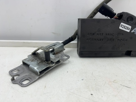 Zamek klapy bagażnika Audi A8 D3 02-10r. mechanizm elektryczny 4e0827383c