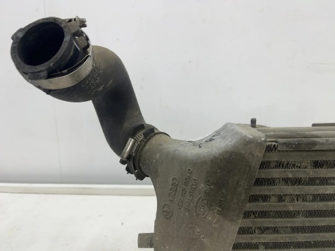 Chłodnica intercoolera Audi A8 D3 02-10r. prawy intercooler 4e0145806d