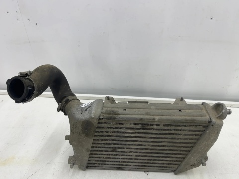 Chłodnica intercoolera Audi A8 D3 02-10r. prawy intercooler 4e0145806d