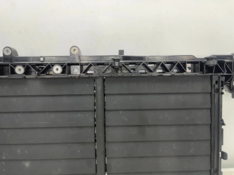 Osłona chłodnicy Porsche Cayenne III 9y LIFT 23r.- żaluzja roleta kierownica wlot powietrza zderzaka pasa przedniego 9y0806255f