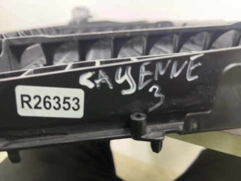 Osłona chłodnicy Porsche Cayenne III 9y LIFT 23r.- żaluzja roleta kierownica wlot powietrza zderzaka pasa przedniego 9y0806255f