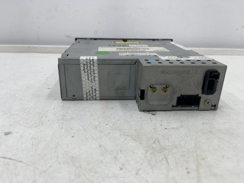 Radio Audi A8 D3 A6 C6 02-10r. zmieniarka płyt CD 4e0035111