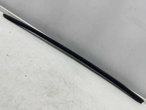 Uszczelka Audi A8 D3 02-10r. prawa przednia guma szyby czołowej przedniej prawy przód