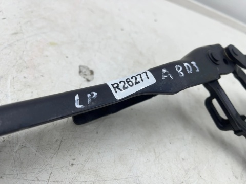 Zawias maski Audi A8 D3 02-10r. LEWY zawias pokrywy z siłownikiem silnika lewy 4e0823301e