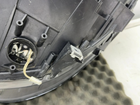 Lampa reflektor BMW 5 F10 F11 10-13r. PRAWA przednia Bi-XENON oryginalna EUROPA nieskrętna prawy przód 7203246