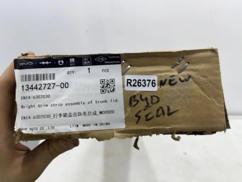 Listwa BYD Seal 22r.- NOWA tylna nakładka klapy bagażnika pod szybę tylną blenda ekea-6302030 13442727-00