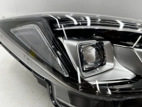Lampa reflektor Nissan Leaf 2 II ZE1 17-25r. prawa przednia FULL LED Europa prawy przód 260105sh5a