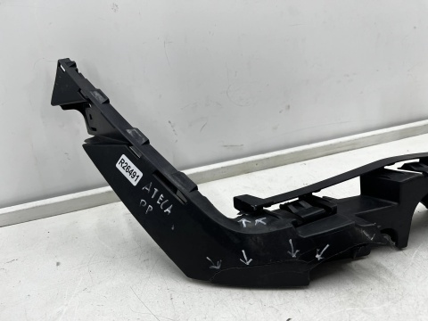 Ślizg Seat Ateca 16-26r. prawe przednie mocowanie uchwyt zderzaka lampy prawy przód 575807890