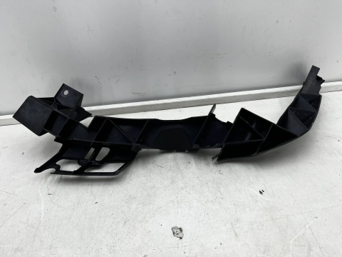 Ślizg Seat Ateca 16-26r. prawe przednie mocowanie uchwyt zderzaka lampy prawy przód 575807890