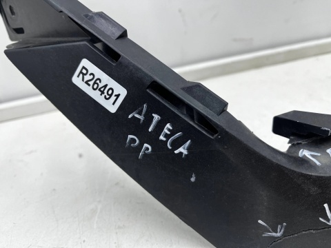 Ślizg Seat Ateca 16-26r. prawe przednie mocowanie uchwyt zderzaka lampy prawy przód 575807890
