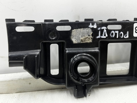 Ślizg VW Polo 6 VI 17r.- prawe tylne mocowanie uchwyt zderzaka prawy tył 2g6807394c