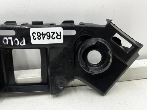 Ślizg VW Polo 6 VI 17r.- prawe tylne mocowanie uchwyt zderzaka prawy tył 2g6807394c
