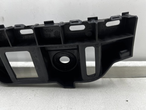 Ślizg VW Polo 6 VI 17r.- prawe tylne mocowanie uchwyt zderzaka prawy tył 2g6807394c