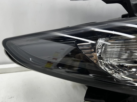 Lampa reflektor Mazda 3 IV BP 19r.- PRAWA przednia LED prawy przód 8 pin EUROPA bcjh-51030