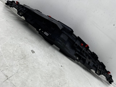 Osłona pasa przedniego Opel Insignia A 08-17r. nakładka górna atrapy zamka maski 13250569