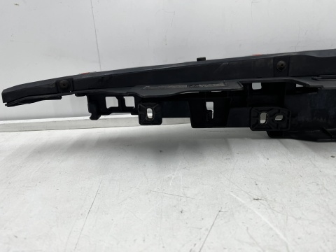 Osłona pasa przedniego Opel Insignia A 08-17r. nakładka górna atrapy zamka maski 13250569