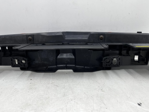 Osłona pasa przedniego Opel Insignia A 08-17r. nakładka górna atrapy zamka maski 13250569