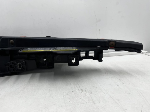Osłona pasa przedniego Opel Insignia A 08-17r. nakładka górna atrapy zamka maski 13250569