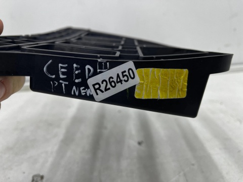 Ślizg Kia Ceed 3 III 18-25r. kombi prawe tylne mocowanie zderzaka wspornik prawy tył 86616-j7300