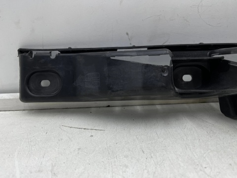Ślizg Seat Ibiza IV 08-17r. tylne środkowe mocowanie zderzaka wspornik wzmocnienie tył 6j4807863a