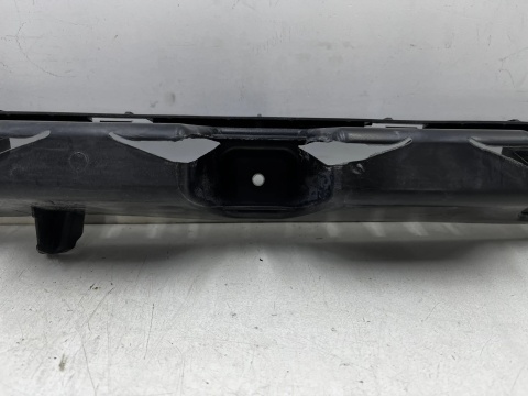 Ślizg Seat Ibiza IV 08-17r. tylne środkowe mocowanie zderzaka wspornik wzmocnienie tył 6j4807863a