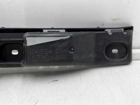 Ślizg Seat Ibiza IV 08-17r. tylne środkowe mocowanie zderzaka wspornik wzmocnienie tył 6j4807863a
