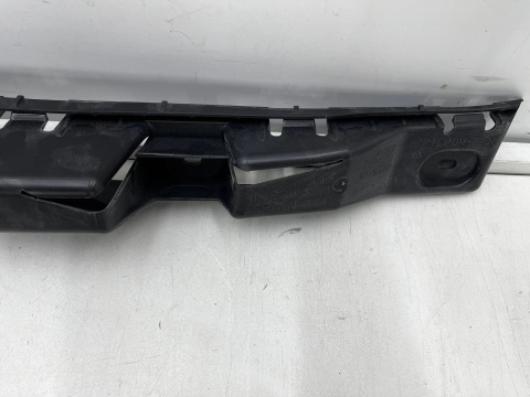 Ślizg Seat Ibiza IV 08-17r. tylne środkowe mocowanie zderzaka wspornik wzmocnienie tył 6j4807863a