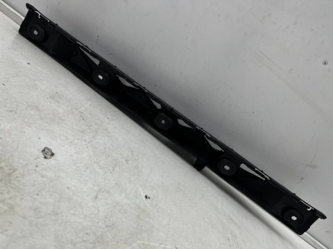 Ślizg Seat Ibiza IV 08-17r. tylne środkowe mocowanie zderzaka wspornik wzmocnienie tył 6j4807863a