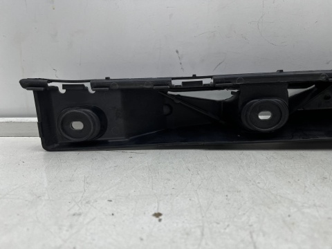 Ślizg Seat Ibiza IV 08-17r. tylne środkowe mocowanie zderzaka wspornik wzmocnienie tył 6j4807863a