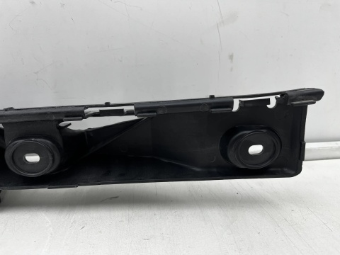 Ślizg Seat Ibiza IV 08-17r. tylne środkowe mocowanie zderzaka wspornik wzmocnienie tył 6j4807863a