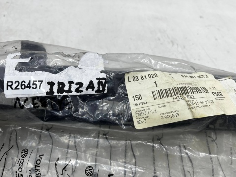 Ślizg Seat Ibiza IV 08-17r. tylne środkowe mocowanie zderzaka wspornik wzmocnienie tył 6j4807863a