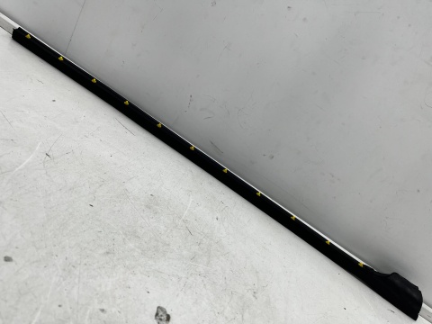 Uszczelka VW T-Roc 1 I 17-25r. nowa dolna guma drzwi wewnętrzna prawych drzwi pasażera prawy przód 2ga837652f