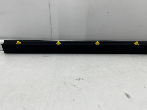 Uszczelka VW T-Roc 1 I 17-25r. nowa dolna guma drzwi wewnętrzna prawych drzwi pasażera prawy przód 2ga837652f