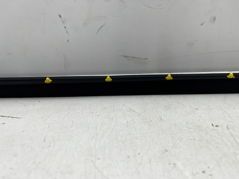 Uszczelka VW T-Roc 1 I 17-25r. nowa dolna guma drzwi wewnętrzna prawych drzwi pasażera prawy przód 2ga837652f