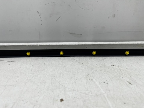 Uszczelka VW T-Roc 1 I 17-25r. nowa dolna guma drzwi wewnętrzna prawych drzwi pasażera prawy przód 2ga837652f